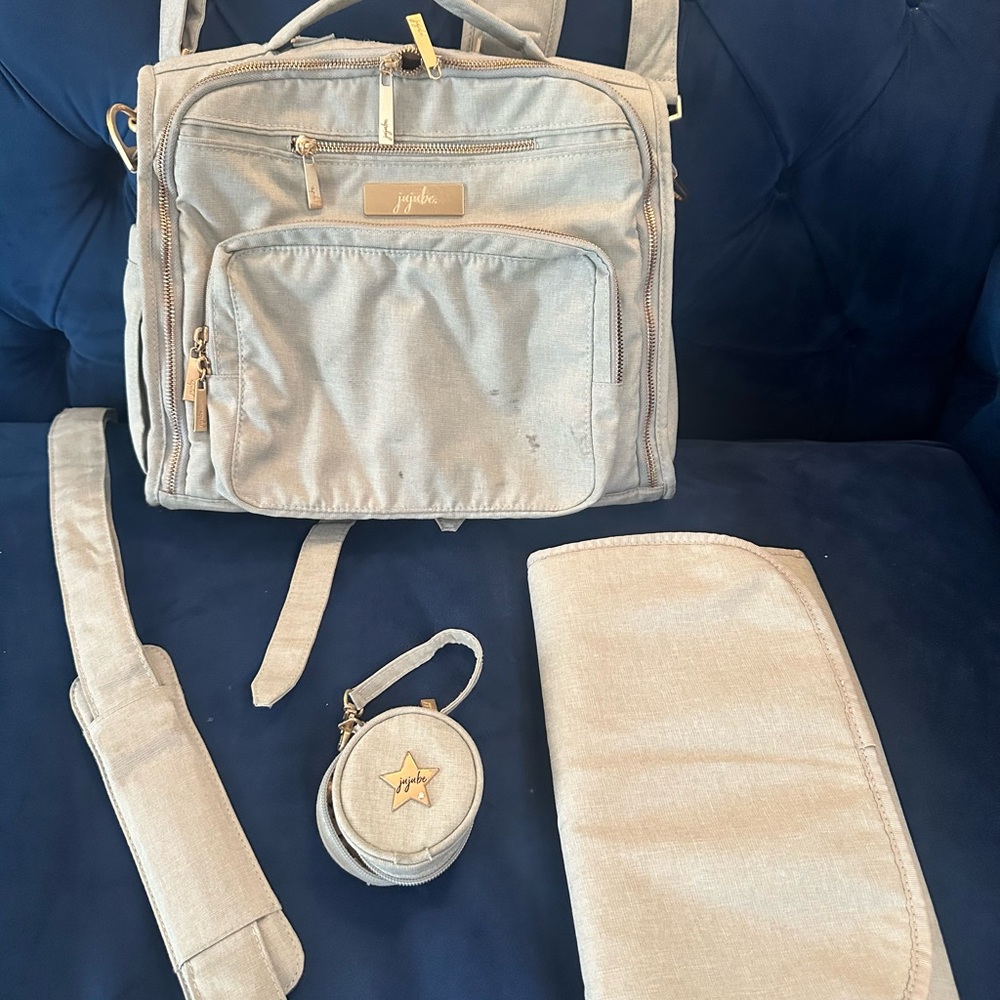 Ju Ju Bee diaper bag. Pacifier holder and extra strap included